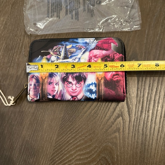 NWT Loungefly Harry Potter Zip Around Wallet - Sorcerer’s Stone Hard Tag - Picture 3 of 4